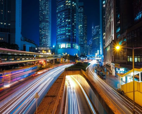 urban city street context with smooth traffic motion
